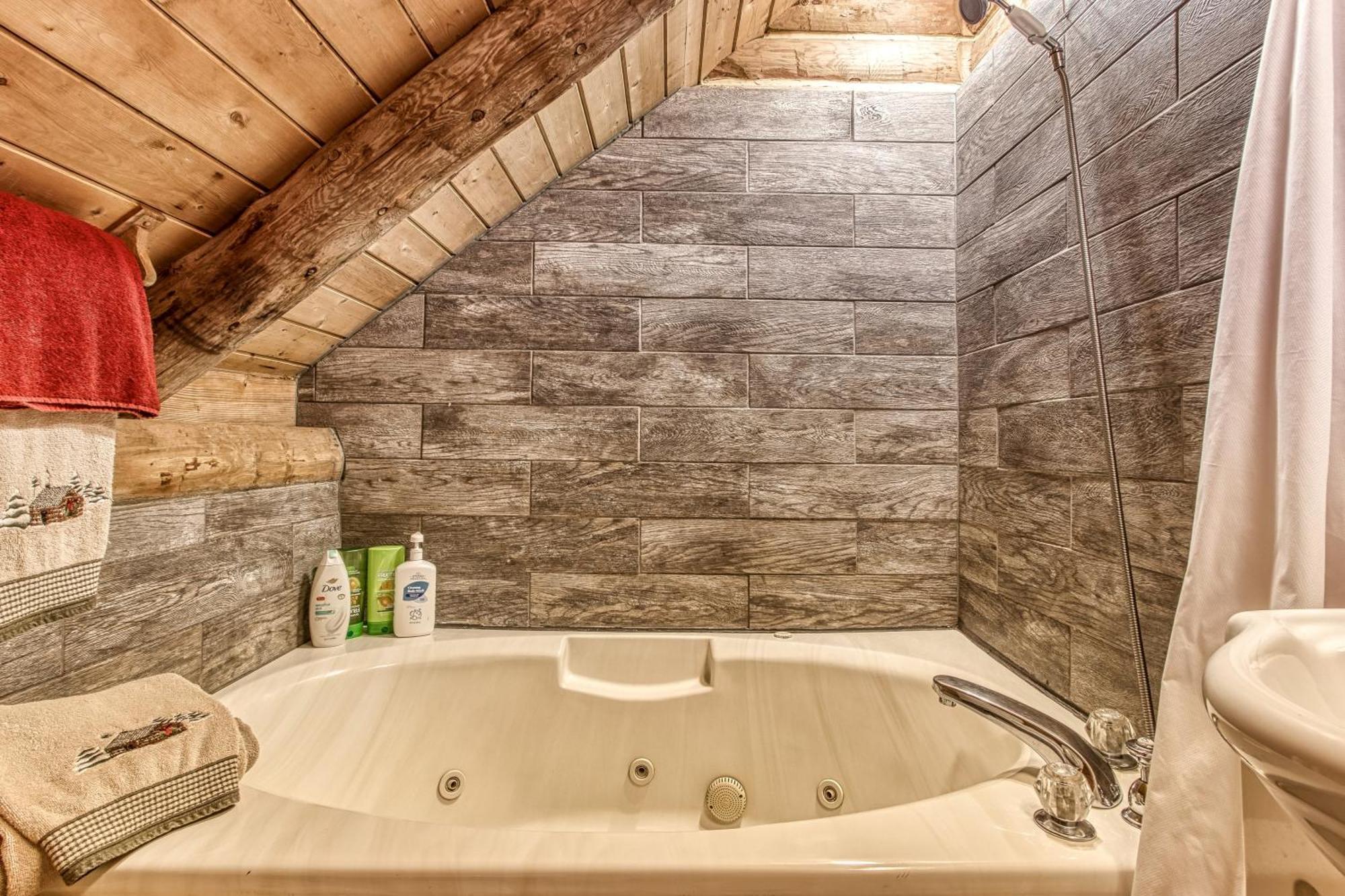 Very Private, Real Log Cabin With Hot Tub! Sevierville Dış mekan fotoğraf