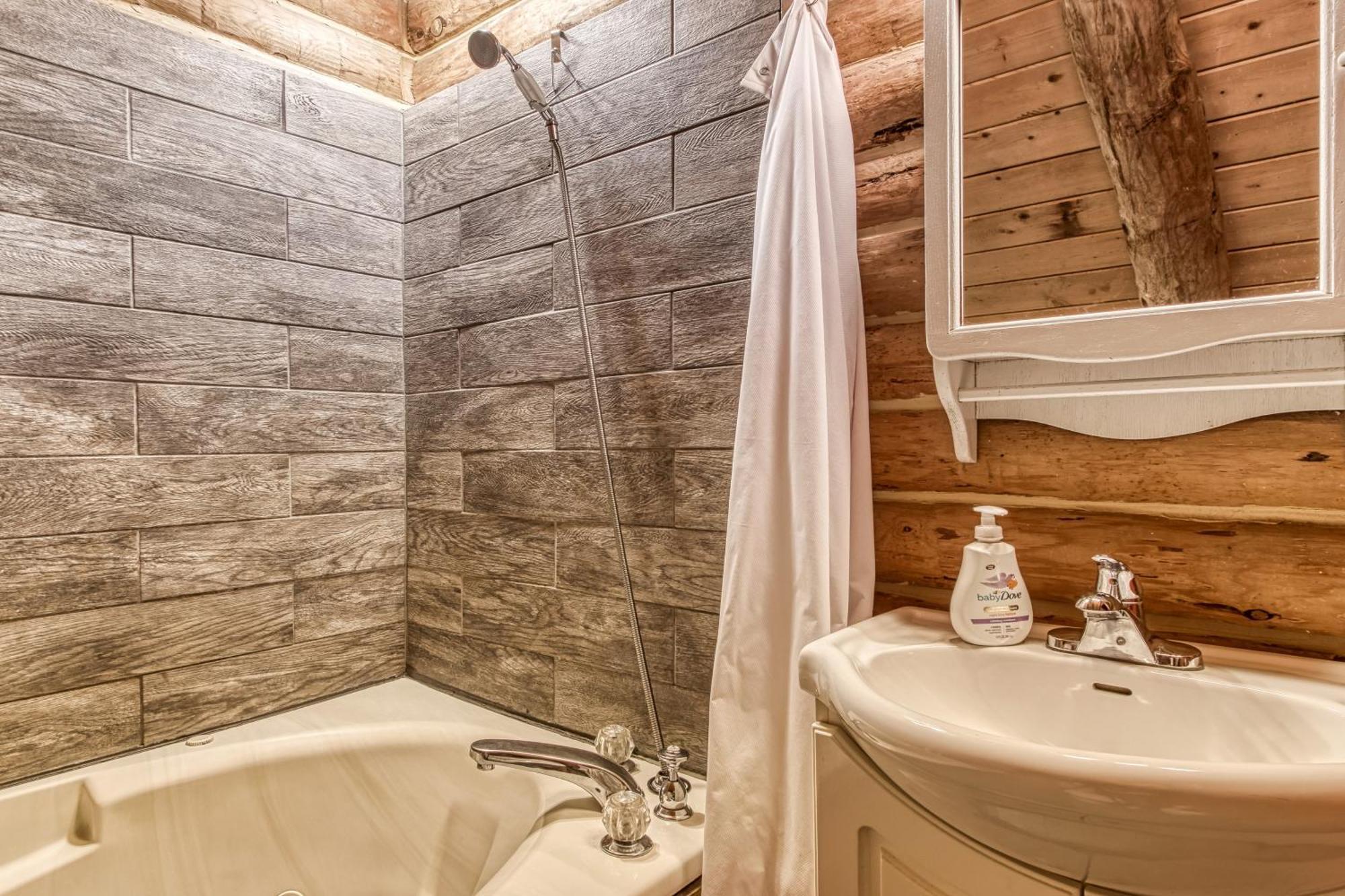 Very Private, Real Log Cabin With Hot Tub! Sevierville Dış mekan fotoğraf