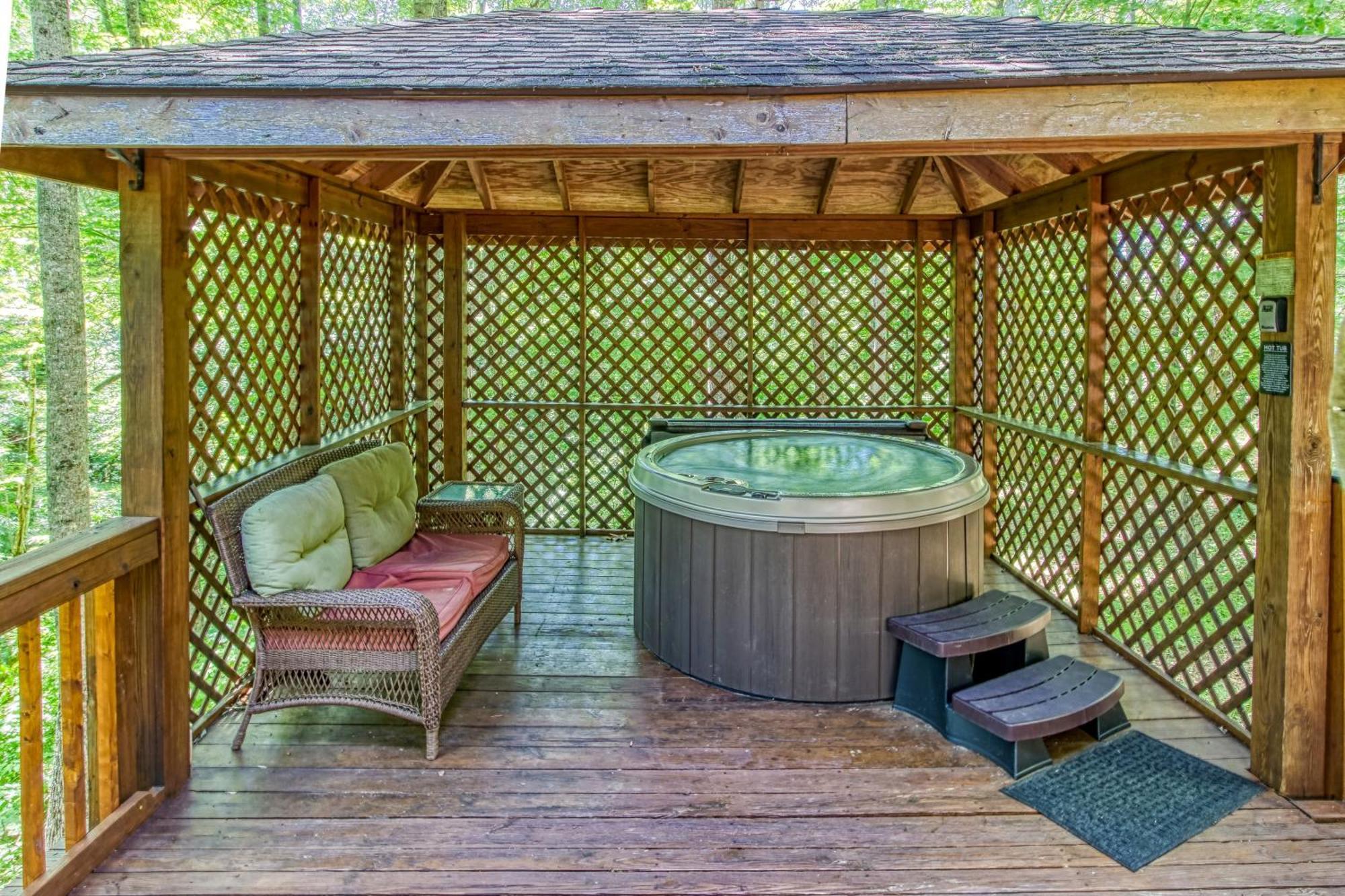 Very Private, Real Log Cabin With Hot Tub! Sevierville Dış mekan fotoğraf